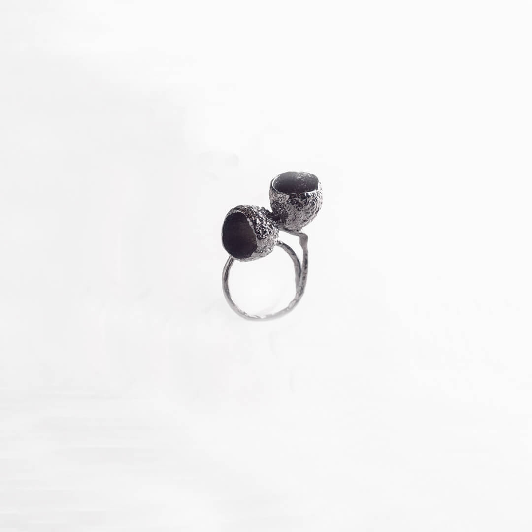 Two classic acorns - adjustable ring - dark rhodium plated