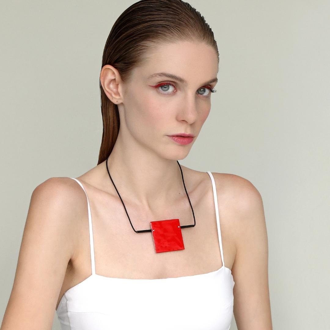 Bau Square - cord necklace with enamel - red